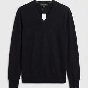 Banana Republic Men's V-Neck Sweater - New with tag